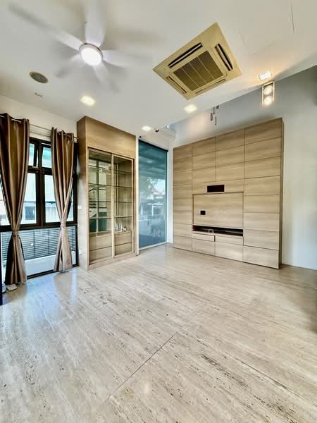 D10 Bukit Timah/Cypress Avenue/ near MGS primary School, Cypress Avenue, 4 Bedrooms, 4,000 sqft, Semi-Detached House For Rent, by Lynn Er, 500061957 - Living Room - PropertyGuru.com.sg