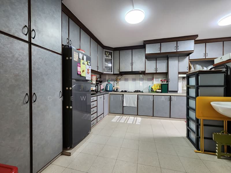 651 Jalan Tenaga HDB Flat For Sale at S$ 710,000 | PropertyGuru Singapore - Kitchen