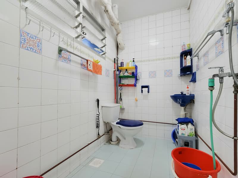 651 Jalan Tenaga HDB Flat For Sale at S$ 710,000 | PropertyGuru Singapore - Bathroom