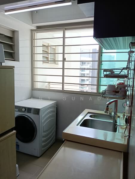 126C Kim Tian Road HDB Flat For Sale at S$ 1,100,000 | PropertyGuru Singapore - Kitchen