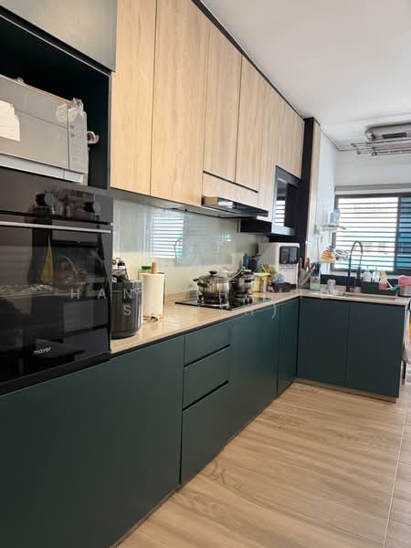 338 Jurong East Avenue 1 HDB Flat For Sale at S$ 550,000 | PropertyGuru Singapore - Kitchen
