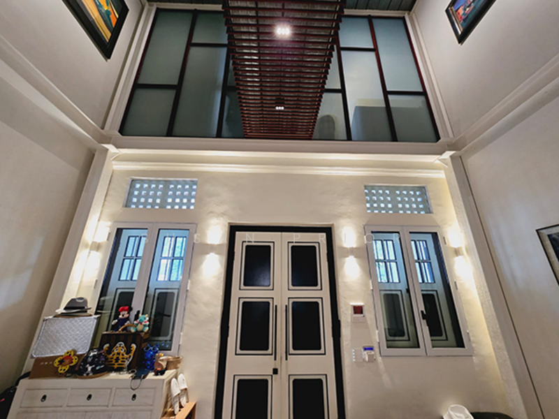 Orchard Shophome With 2 Carparks! Conservation House For Sale at S$ 6,350,000 | PropertyGuru Singapore - Entrance