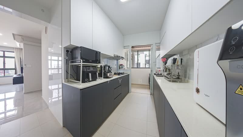 618B Tampines Street 61 HDB Flat For Sale at S$ 815,000 | PropertyGuru Singapore - Kitchen