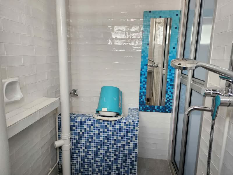 660 Hougang Avenue 8 HDB Flat For Sale at S$ 680,000 | PropertyGuru Singapore - Bathroom