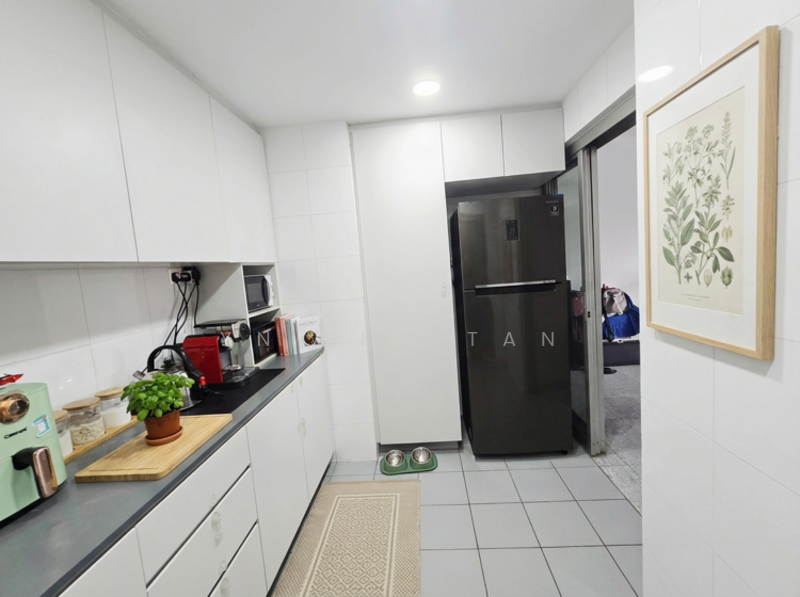 Grandeur 8 Condominium For Sale at S$ 1,880,000 | PropertyGuru Singapore - Kitchen