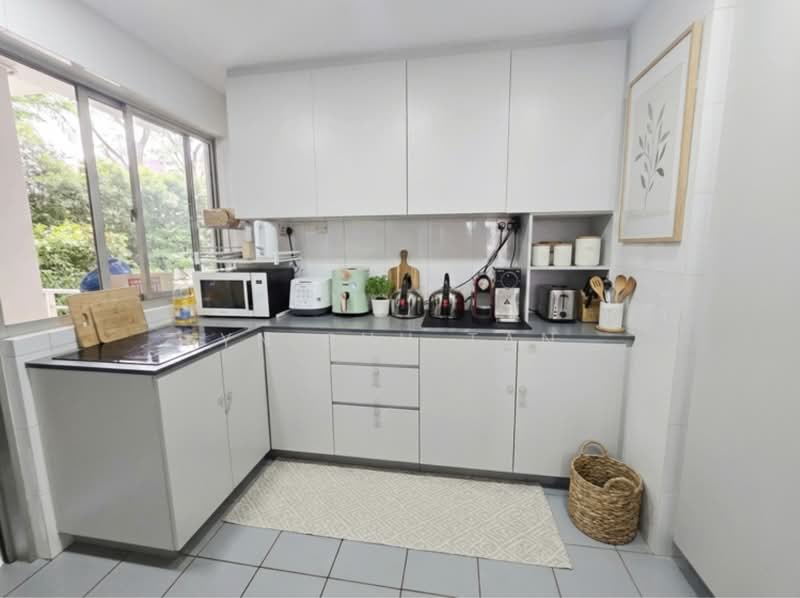 Grandeur 8 Condominium For Sale at S$ 1,880,000 | PropertyGuru Singapore - Kitchen