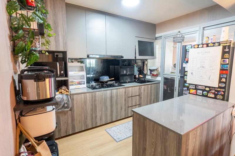 355A Anchorvale Lane HDB Flat For Sale at S$ 670,000 | PropertyGuru Singapore - Kitchen