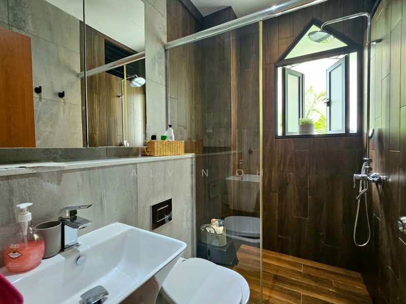 ⭐️⭐️LANDED7772 @ Well renovated Corner Terrace in Fidelio Corner Terrace For Sale at S$ 3,500,000 | PropertyGuru Singapore - Bathroom