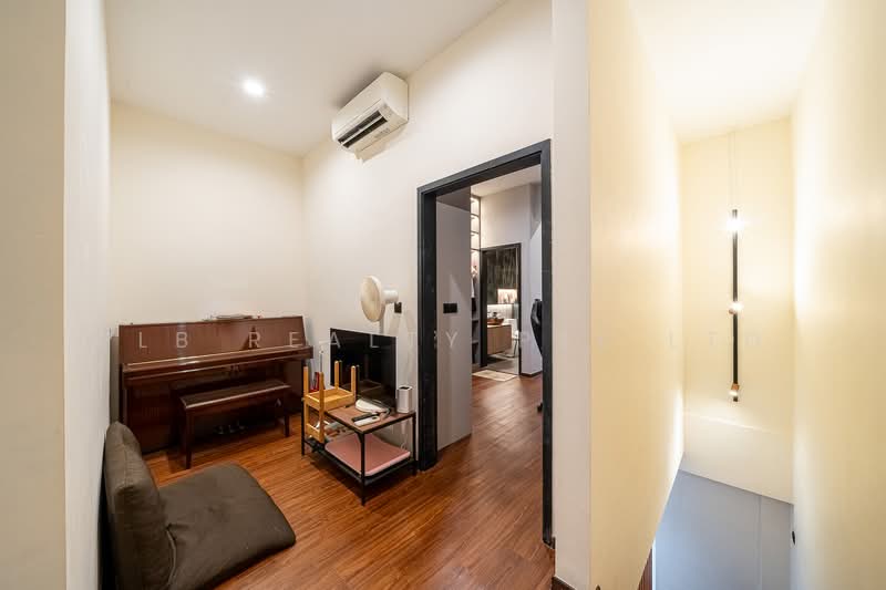 MacPherson Garden Estate Terraced House For Sale at S$ 4,000,000 | PropertyGuru Singapore - Interior
