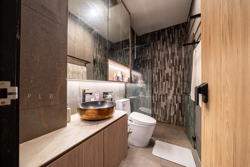 MacPherson Garden Estate Terraced House For Sale at S$ 4,000,000 | PropertyGuru Singapore - Bathroom
