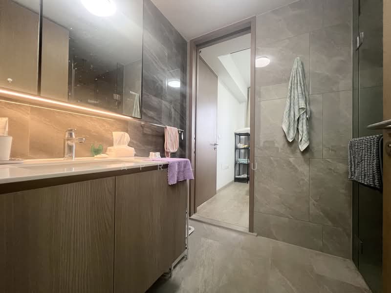 Whistler Grand, 107 West Coast Vale, 1 Bedroom, 506 sqft, Condominium For Rent, by April Liu, 500062050 - Bathroom - PropertyGuru.com.sg