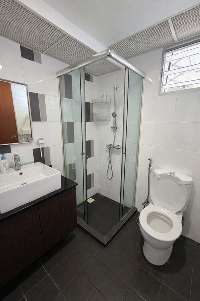 467A Fernvale Link HDB Flat For Sale at S$ 570,000 | PropertyGuru Singapore - Bathroom