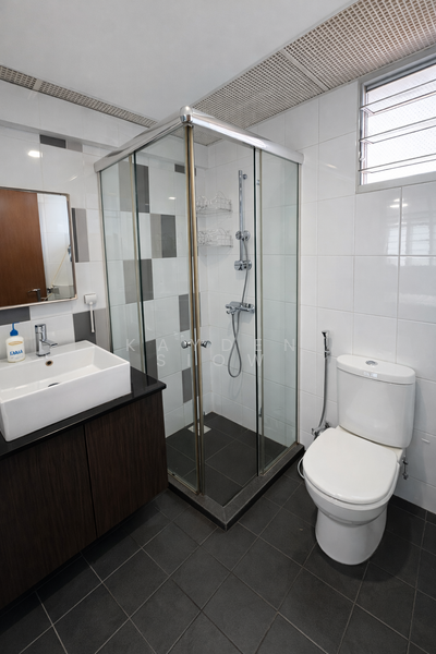 467A Fernvale Link HDB Flat For Sale at S$ 570,000 | PropertyGuru Singapore - Bathroom