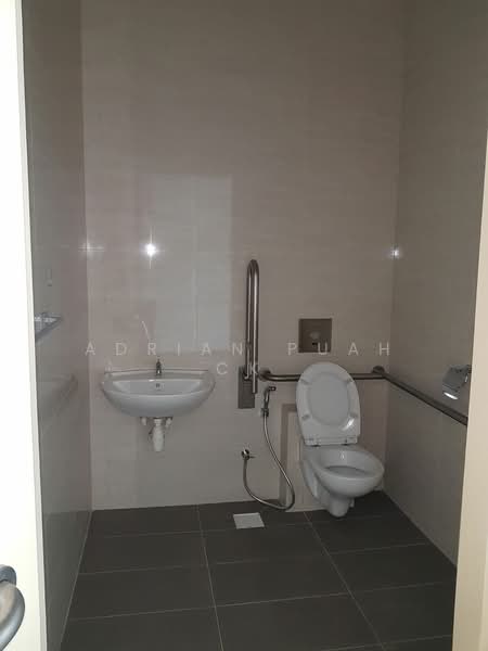 Serangoon Road, Serangoon Road, 1,850 sqft, Land with Building / En-bloc For Sale, by Adrian Puah CK, 500062071 - Bathroom - CommercialGuru.com.sg