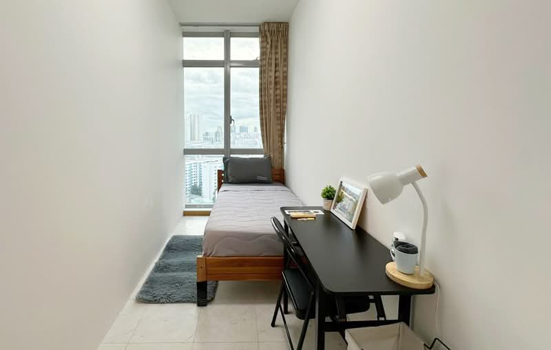 Hillview Regency, 28 Bukit Batok East Avenue 2, Room Rental, 150 sqft, Condominium For Rent, by Charlotte Lin, 500062097 - Bedroom 1 - PropertyGuru.com.sg