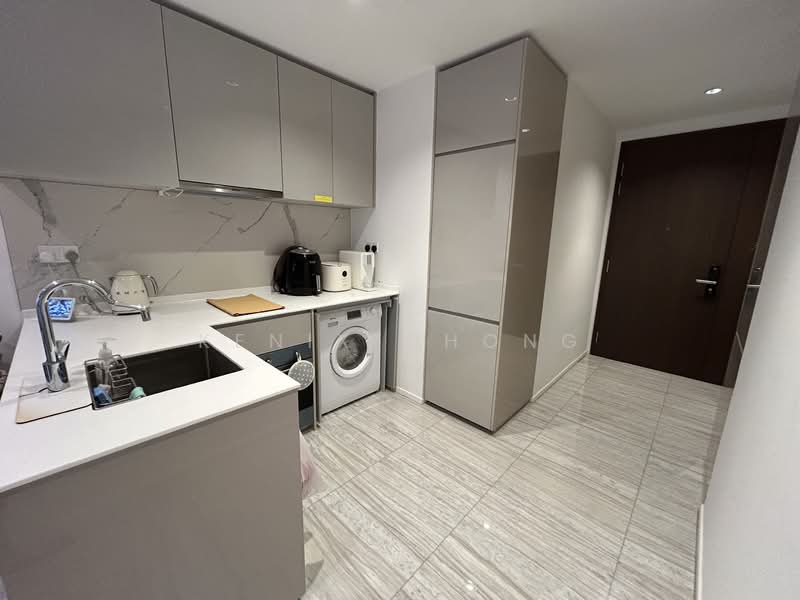 Parc Esta Condominium For Sale at S$ 1,550,000 | PropertyGuru Singapore - Kitchen