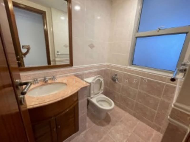 The Bayshore, 22 Bayshore Road, 6 Bedrooms, 2,864 sqft, Condominium For Rent, by Jonathan Khoo, 500062114 - Bathroom - PropertyGuru.com.sg