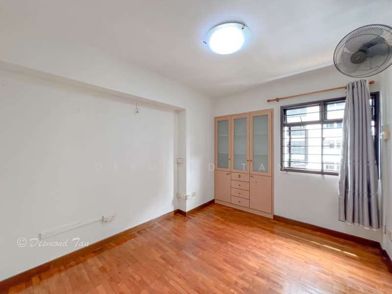 403B Fernvale Lane HDB Flat For Sale at S$ 688,000 | PropertyGuru Singapore - Common Bedroom
