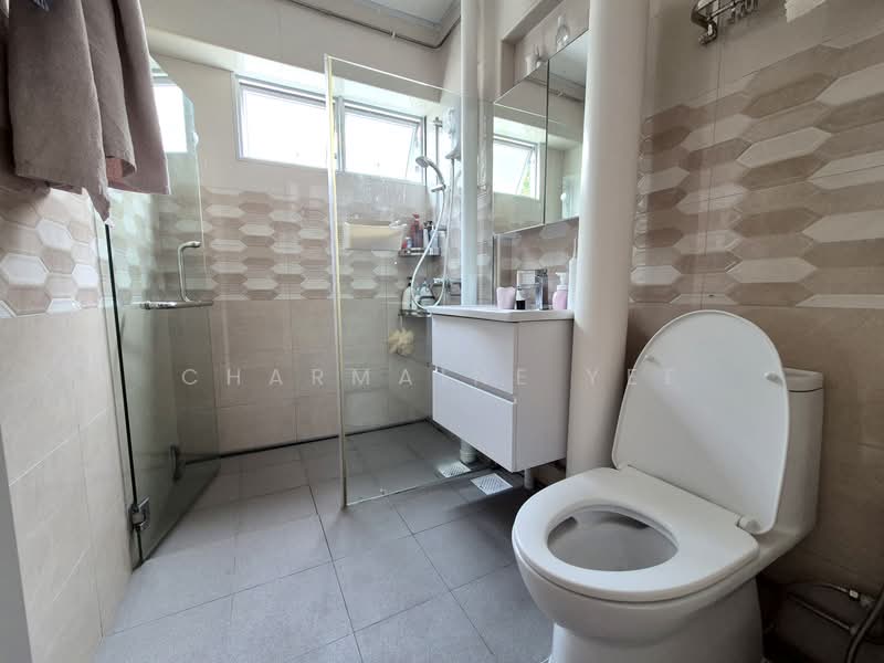 15 Eunos Crescent, 15 Eunos Crescent, 4 Bedrooms, 1,259 sqft, HDB Flat For Rent, by Charmaine Yee, 500062138 - Bathroom - PropertyGuru.com.sg