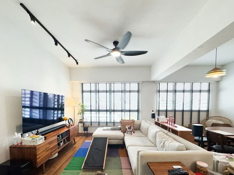 618B Tampines Street 61 HDB Flat For Sale at S$ 850,000 | PropertyGuru Singapore - Living Room