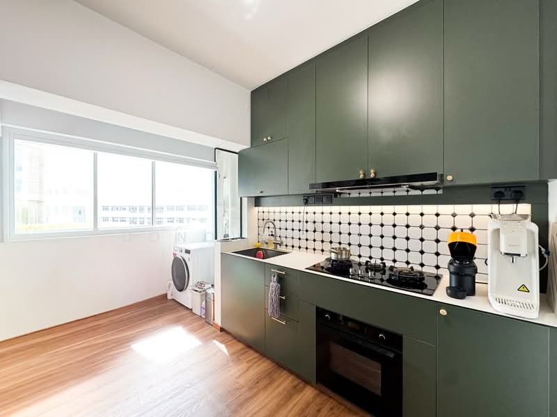 618B Tampines Street 61 HDB Flat For Sale at S$ 850,000 | PropertyGuru Singapore - Kitchen