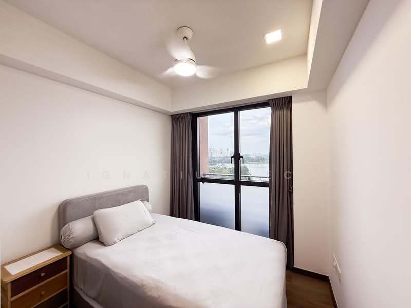 Lake Grande Condominium For Sale at S$ 1,400,000 | PropertyGuru Singapore - Bedroom
