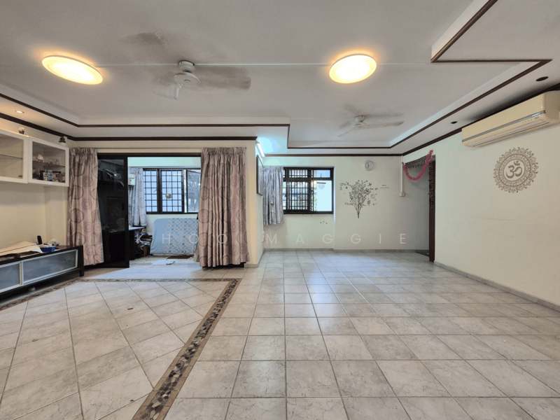 323 Sembawang Close HDB Flat For Sale at S$ 658,000 | PropertyGuru Singapore - Living Room
