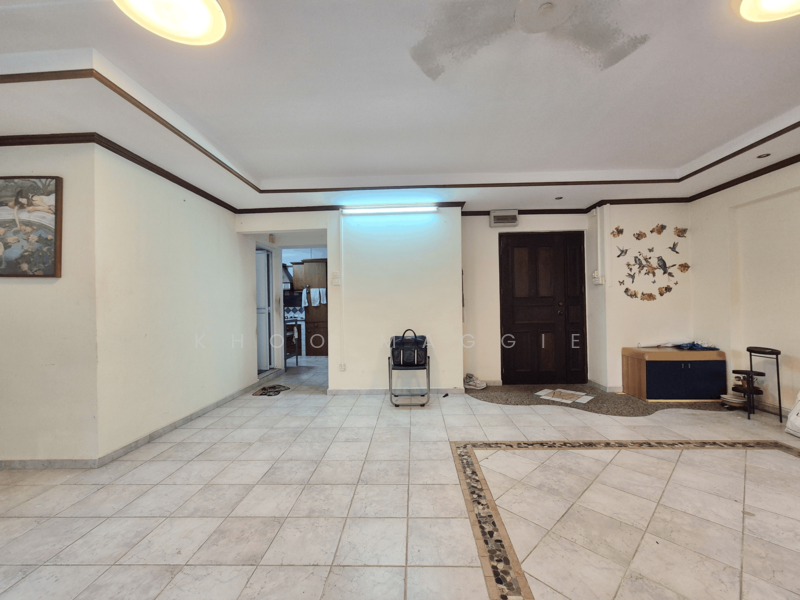 323 Sembawang Close HDB Flat For Sale at S$ 658,000 | PropertyGuru Singapore - Living Room