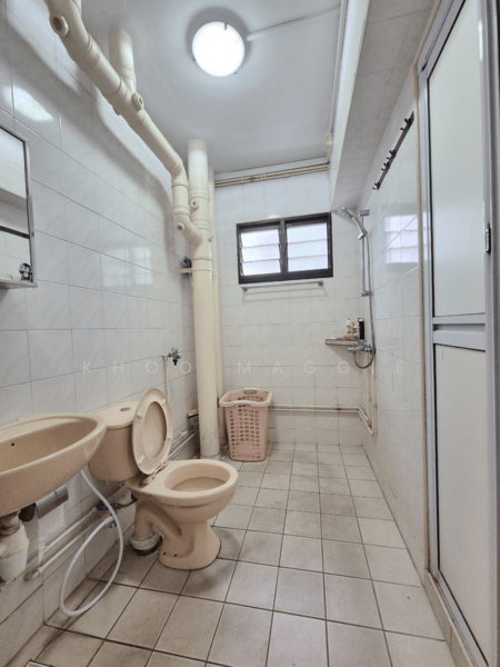 323 Sembawang Close HDB Flat For Sale at S$ 658,000 | PropertyGuru Singapore - Bathroom
