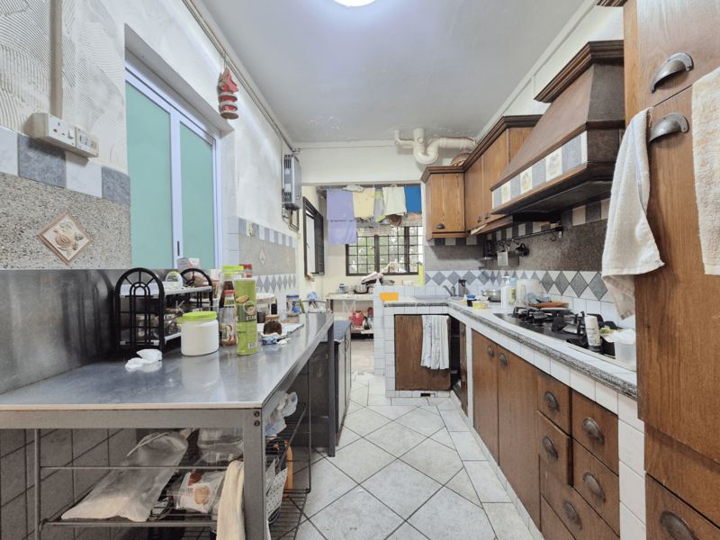 323 Sembawang Close HDB Flat For Sale at S$ 658,000 | PropertyGuru Singapore - Kitchen