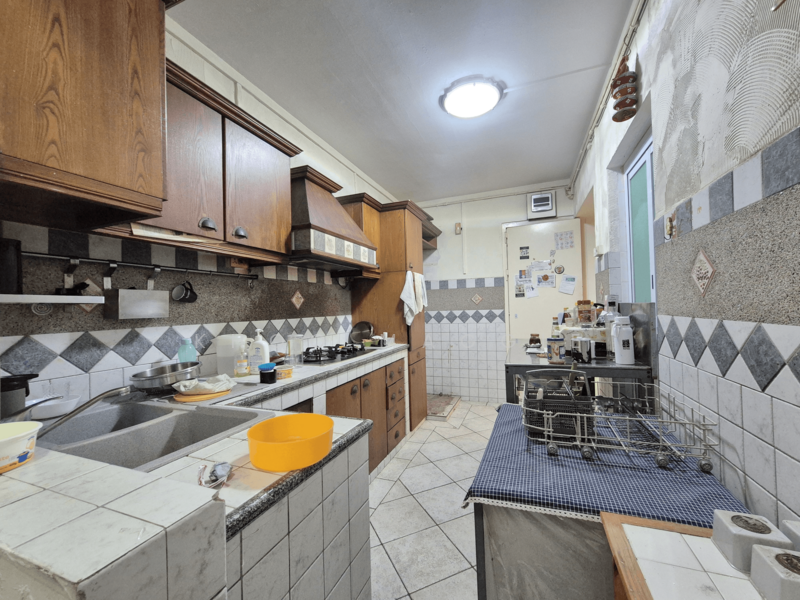323 Sembawang Close HDB Flat For Sale at S$ 658,000 | PropertyGuru Singapore - Kitchen