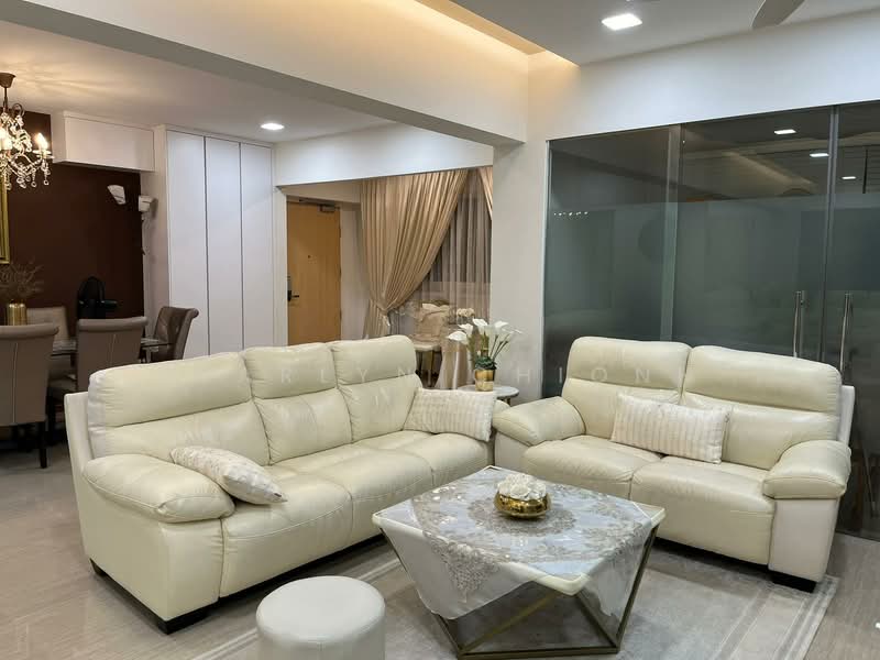 205 Choa Chu Kang Central HDB Flat For Sale at S$ 830,000 | PropertyGuru Singapore - Living Room