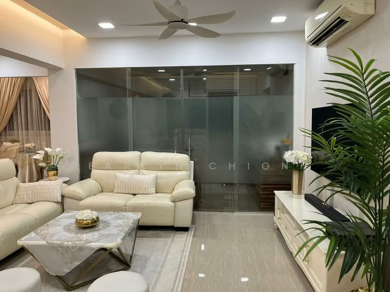 205 Choa Chu Kang Central HDB Flat For Sale at S$ 830,000 | PropertyGuru Singapore - Living Room