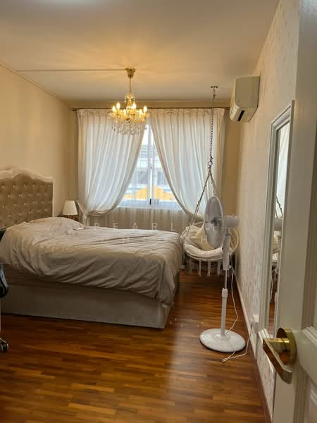 205 Choa Chu Kang Central HDB Flat For Sale at S$ 830,000 | PropertyGuru Singapore - Bedroom