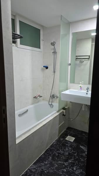 Edelweiss Park Condo Condominium For Sale at S$ 900,000 | PropertyGuru Singapore - Bathroom