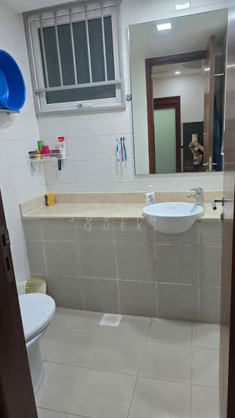 Edelweiss Park Condo Condominium For Sale at S$ 900,000 | PropertyGuru Singapore - Bathroom