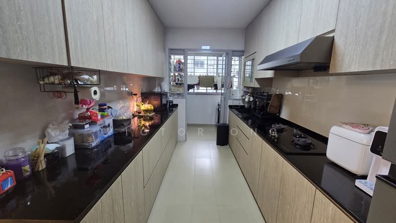 613B Tampines North Drive 1 HDB Flat For Sale at S$ 988,000 | PropertyGuru Singapore - Kitchen