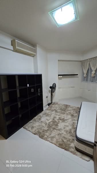 384 Bukit Batok West Avenue 5 HDB Flat For Sale at S$ 618,000 | PropertyGuru Singapore - Bedroom