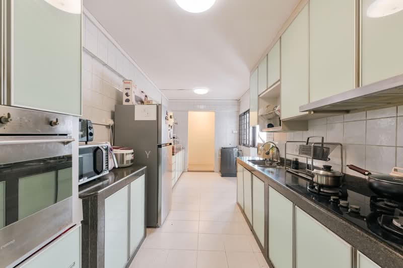 221 Bukit Batok East Avenue 3 HDB Flat For Sale at S$ 845,000 | PropertyGuru Singapore - Kitchen