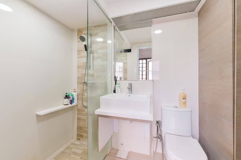 221 Bukit Batok East Avenue 3 HDB Flat For Sale at S$ 845,000 | PropertyGuru Singapore - Bathroom