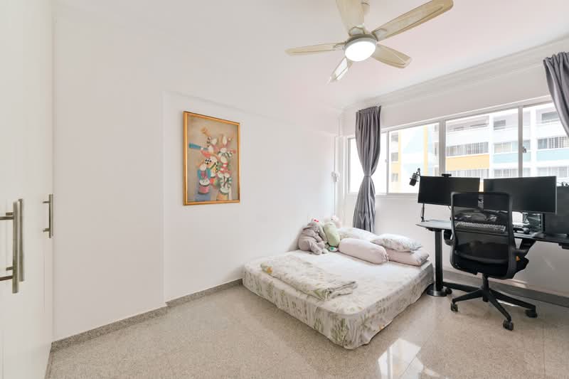 221 Bukit Batok East Avenue 3 HDB Flat For Sale at S$ 845,000 | PropertyGuru Singapore - Bedroom