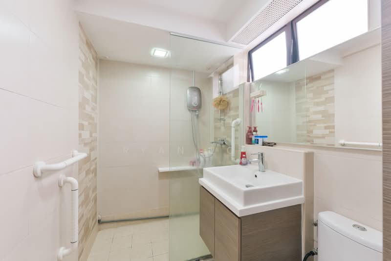 221 Bukit Batok East Avenue 3 HDB Flat For Sale at S$ 845,000 | PropertyGuru Singapore - Bathroom