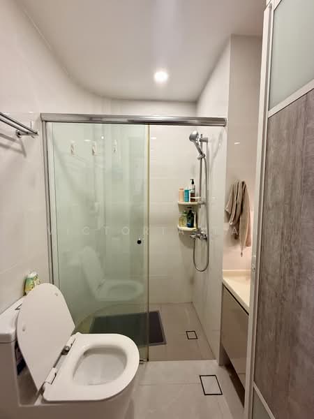 Yong An Park, 331 River Valley Road, 2 Bedrooms, 1,022 sqft, Condominium For Rent, by Victoria Tan, 500062215 - Bathroom - PropertyGuru.com.sg