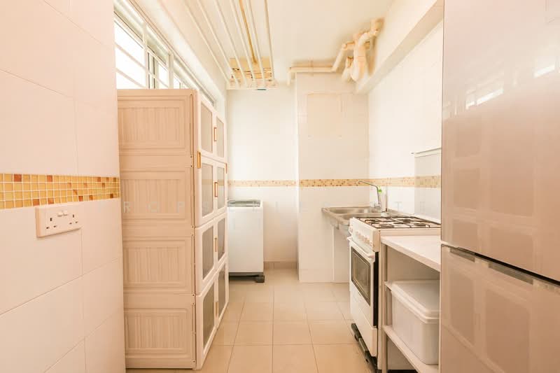 590A Montreal Link HDB Flat For Sale at S$ 328,888 | PropertyGuru Singapore - Kitchen