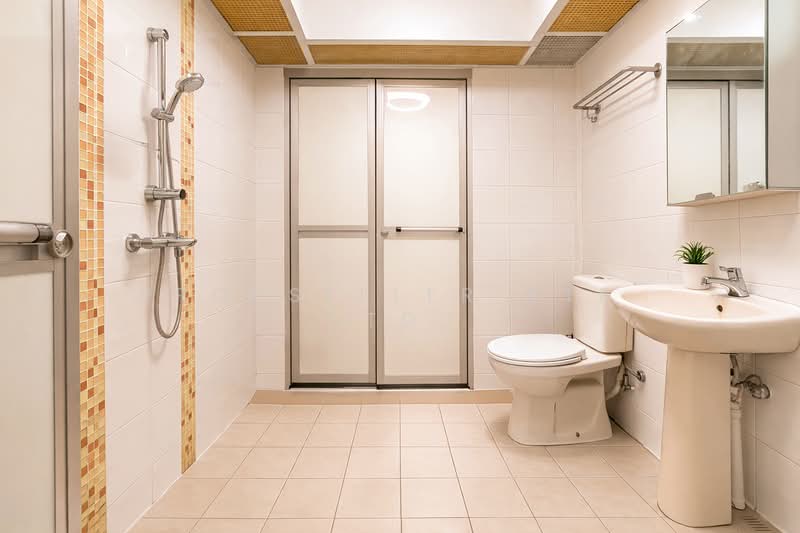 590A Montreal Link HDB Flat For Sale at S$ 328,888 | PropertyGuru Singapore - Bathroom