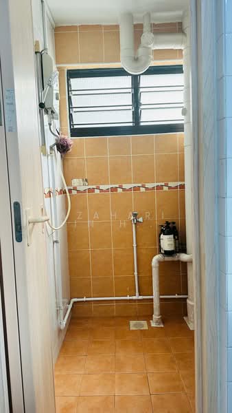 534 Bedok North Street 3 HDB Flat For Sale at S$ 399,000 | PropertyGuru Singapore - Bathroom