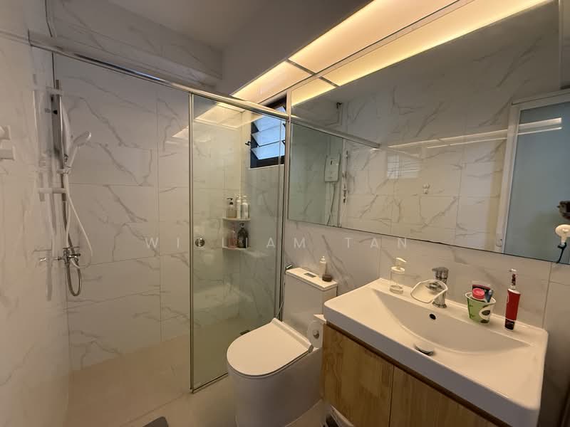 25B Jalan Membina HDB Flat For Sale at S$ 998,000 | PropertyGuru Singapore - Bathroom