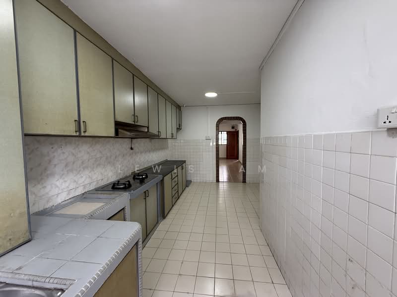 339 Bukit Batok Street 34 HDB Flat For Sale at S$ 515,000 | PropertyGuru Singapore - Kitchen