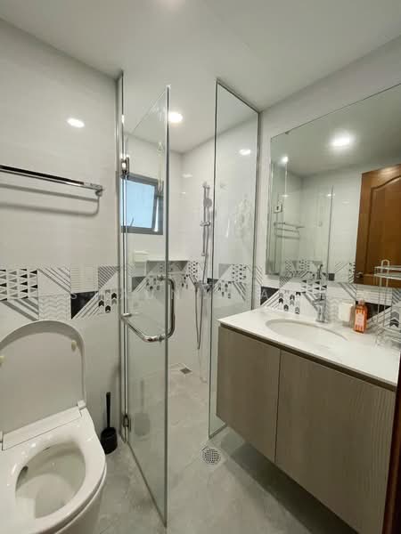 Regentville, 2 Hougang Street 92, 3 Bedrooms, 1,153 sqft, Condominium For Rent, by Shaun Jiang, 500062255 - Bathroom - PropertyGuru.com.sg