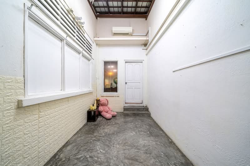 Emerald Hill Conservation Area Terraced House For Sale at S$ 11,800,000 | PropertyGuru Singapore - Entrance